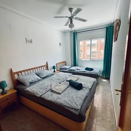 El Papagayo 2 Mins Walking To The Apartment Torrevieja